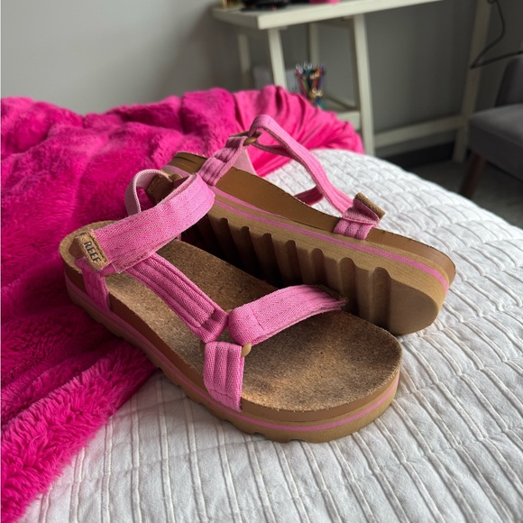 Reef Pink Women's Sandals - Picture 1 of 1